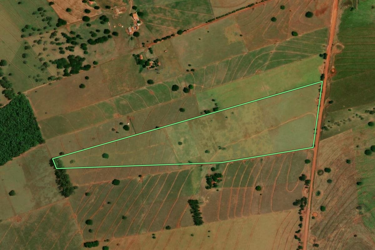 Imagem de satélite do imóvel rural em São Pedro do Paraná (PR), com o contorno declarado no CAR desenhado por cima.
