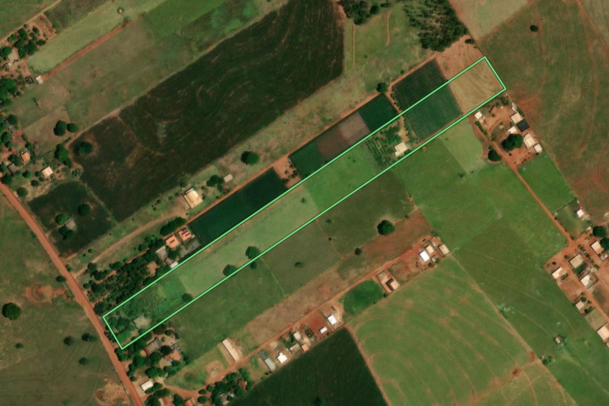 Imagem de satélite do imóvel rural em São Pedro do Paraná (PR), com o contorno declarado no CAR desenhado por cima.