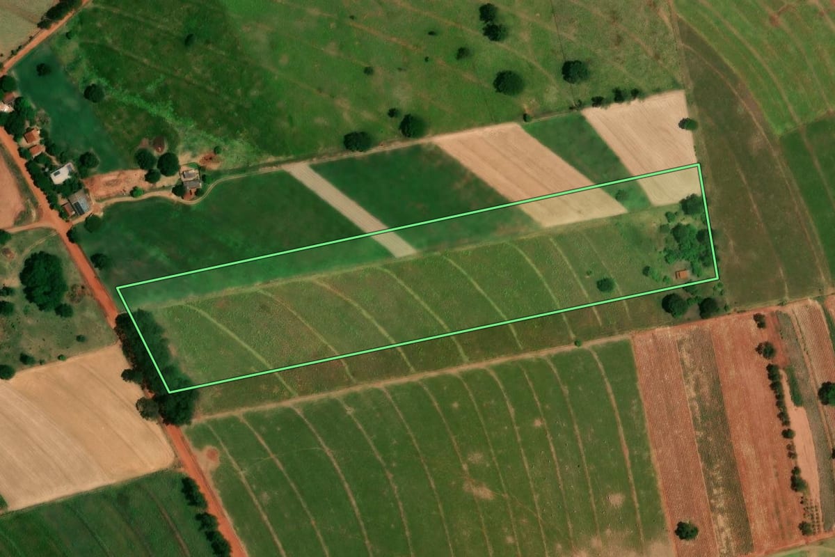 Imagem de satélite do imóvel rural em São Pedro do Paraná (PR), com o contorno declarado no CAR desenhado por cima.