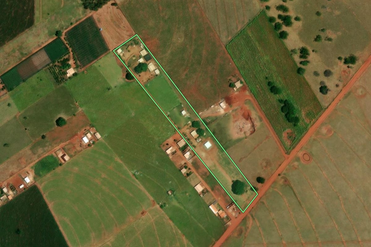 Imagem de satélite do imóvel rural em São Pedro do Paraná (PR), com o contorno declarado no CAR desenhado por cima.