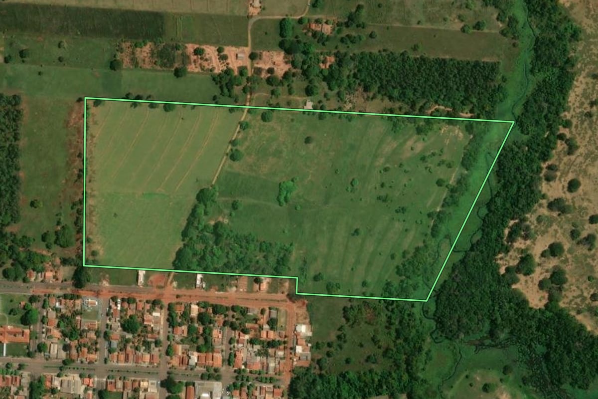 Imagem de satélite do imóvel rural em São Pedro do Paraná (PR), com o contorno declarado no CAR desenhado por cima.