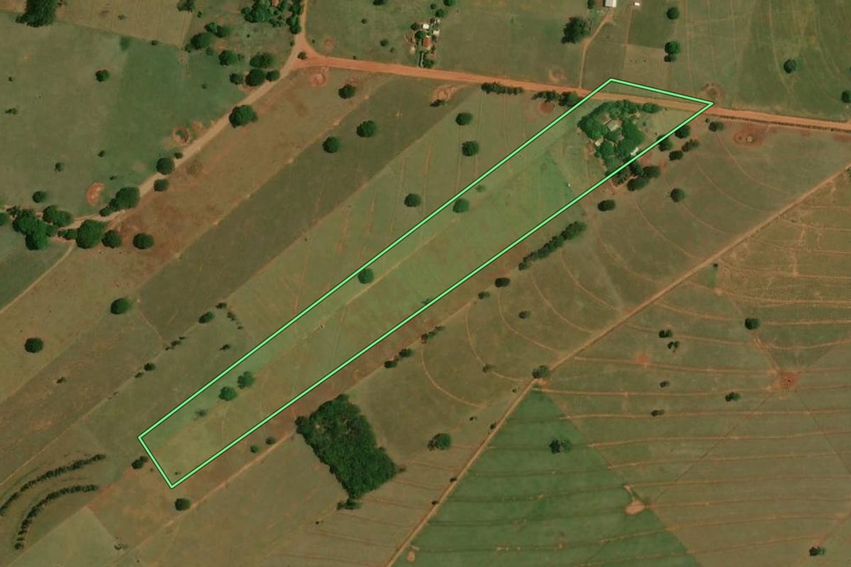 Imagem de satélite do imóvel rural em São Pedro do Paraná (PR), com o contorno declarado no CAR desenhado por cima.