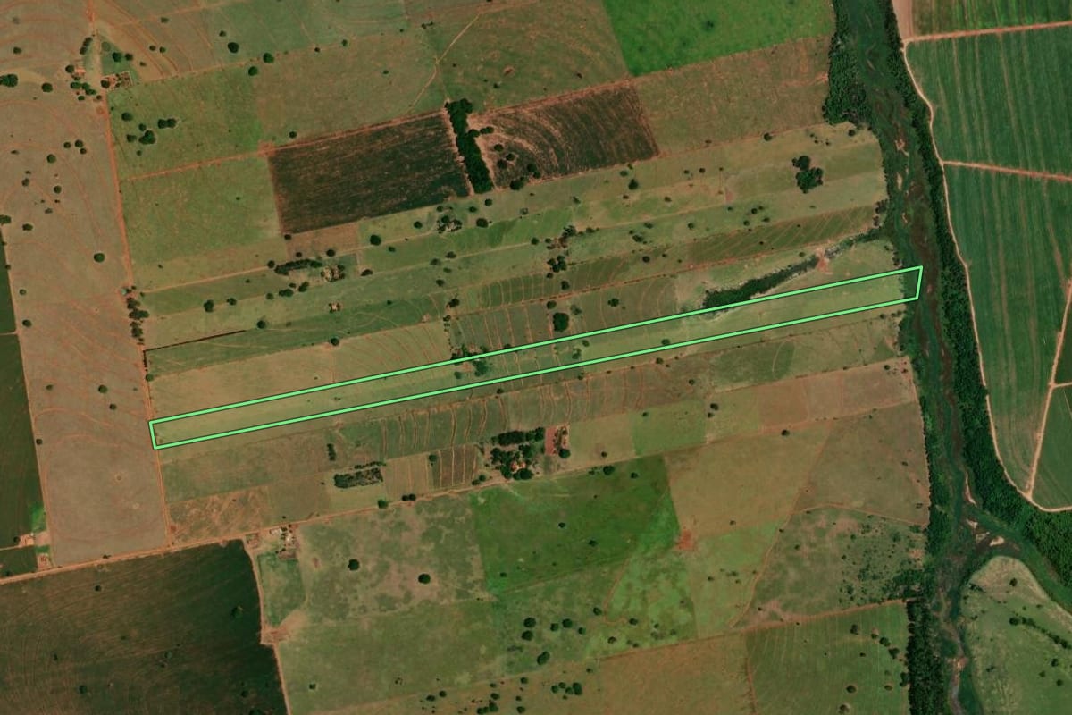 Imagem de satélite do imóvel rural em São Pedro do Paraná (PR), com o contorno declarado no CAR desenhado por cima.