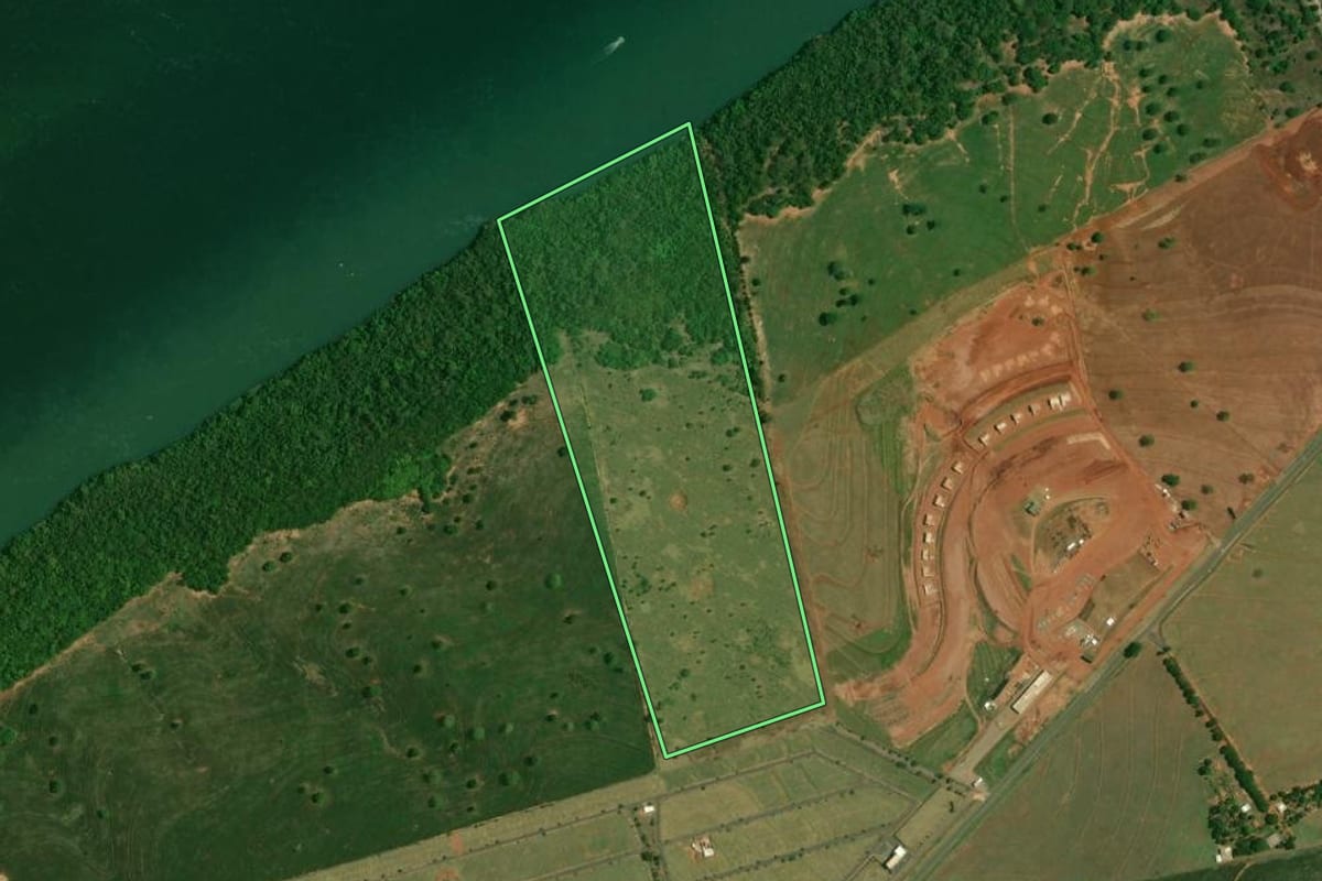 Imagem de satélite do imóvel rural em São Pedro do Paraná (PR), com o contorno declarado no CAR desenhado por cima.