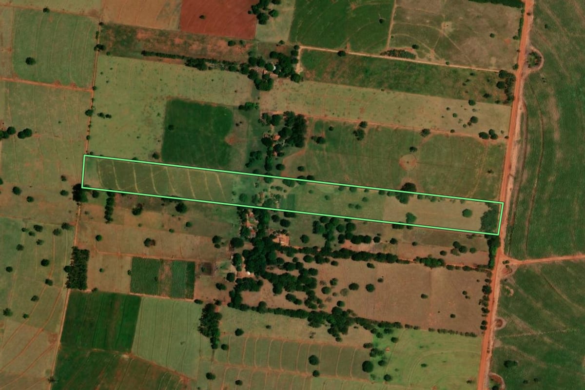 Imagem de satélite do imóvel rural em São Pedro do Paraná (PR), com o contorno declarado no CAR desenhado por cima.
