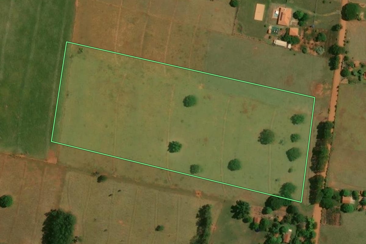 Imagem de satélite do imóvel rural em São Pedro do Paraná (PR), com o contorno declarado no CAR desenhado por cima.