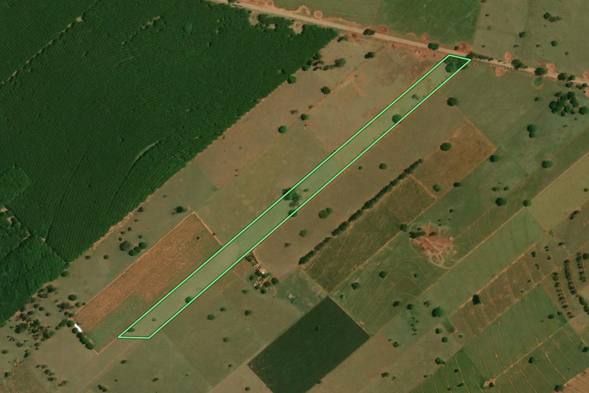 Imagem de satélite do imóvel rural em São Pedro do Paraná (PR), com o contorno declarado no CAR desenhado por cima.