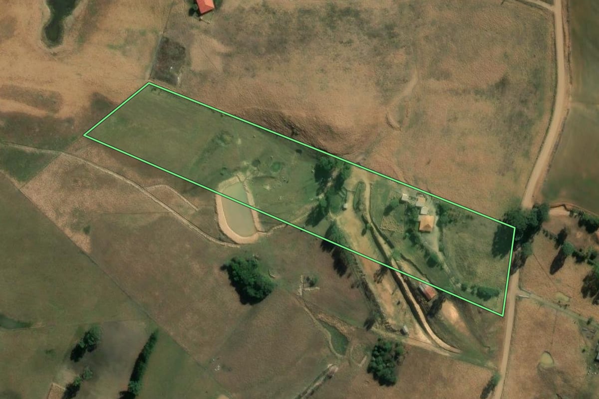 Imagem de satélite do imóvel rural em Sapopema (PR), com o contorno declarado no CAR desenhado por cima.