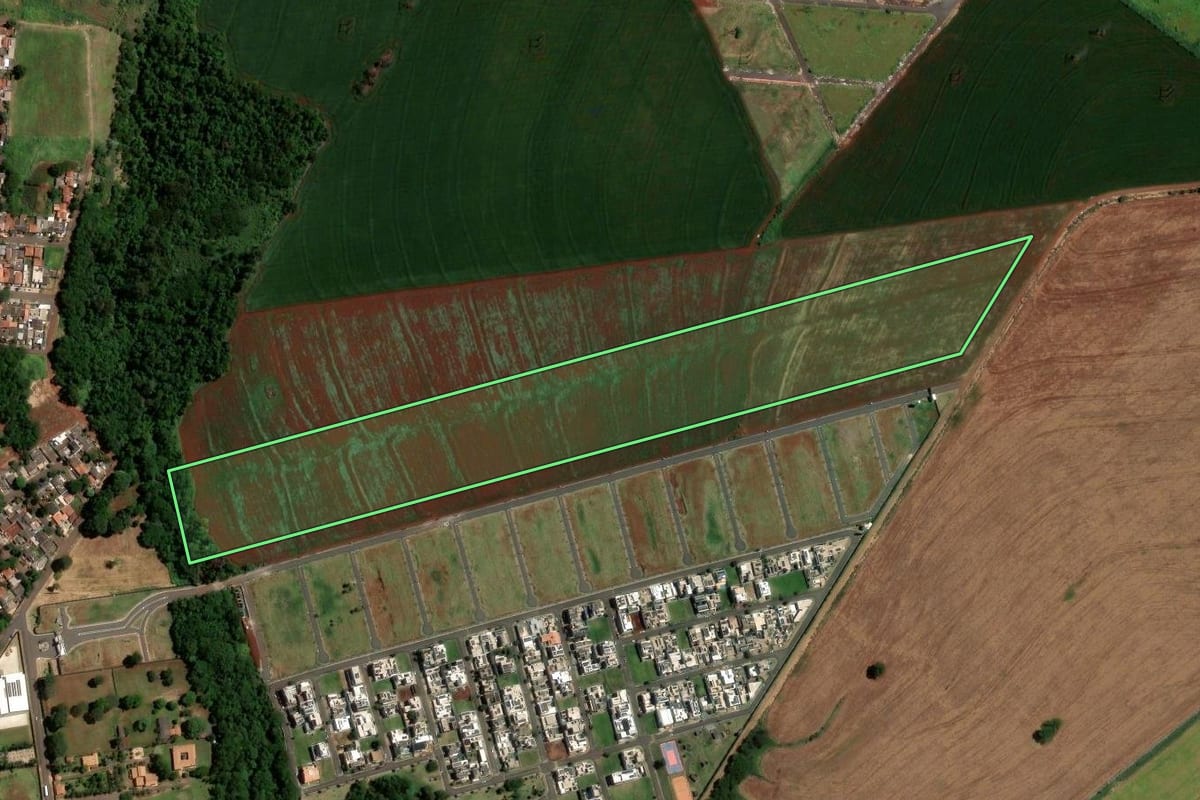 Imagem de satélite do imóvel rural em Sarandi (PR), com o contorno declarado no CAR desenhado por cima.