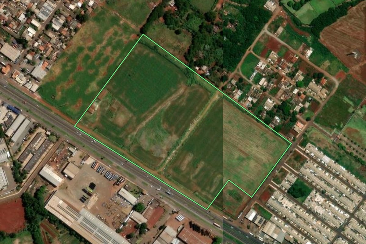 Imagem de satélite do imóvel rural em Sarandi (PR), com o contorno declarado no CAR desenhado por cima.