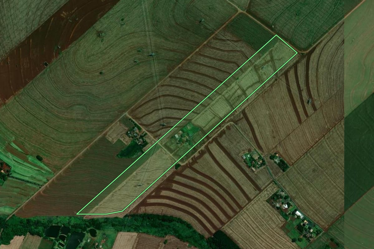 Imagem de satélite do imóvel rural em Sarandi (PR), com o contorno declarado no CAR desenhado por cima.