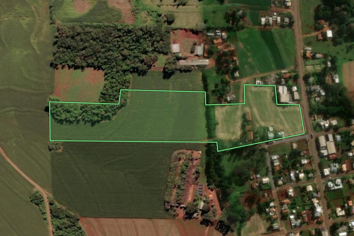 Imagem de satélite do imóvel rural em Serranópolis do Iguaçu (PR), com o contorno declarado no CAR desenhado por cima.
