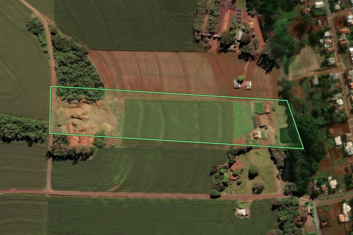 Imagem de satélite do imóvel rural em Serranópolis do Iguaçu (PR), com o contorno declarado no CAR desenhado por cima.