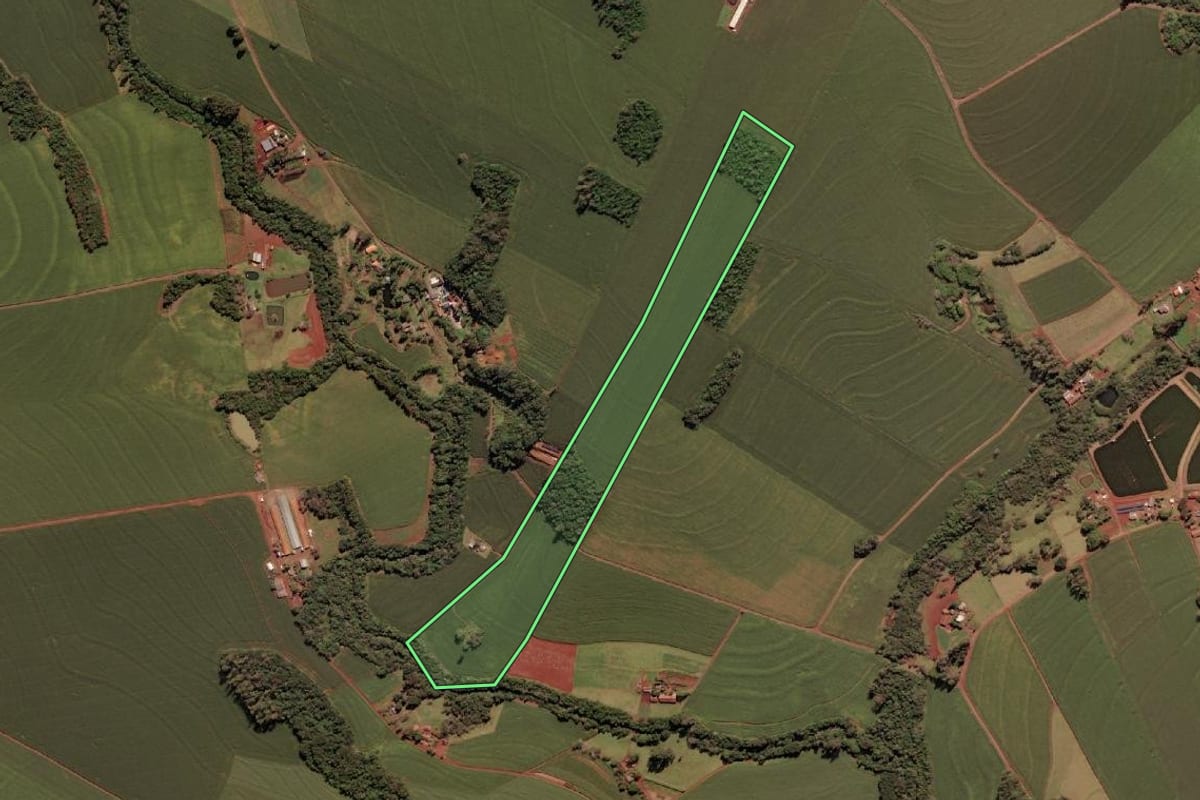 Imagem de satélite do imóvel rural em Serranópolis do Iguaçu (PR), com o contorno declarado no CAR desenhado por cima.