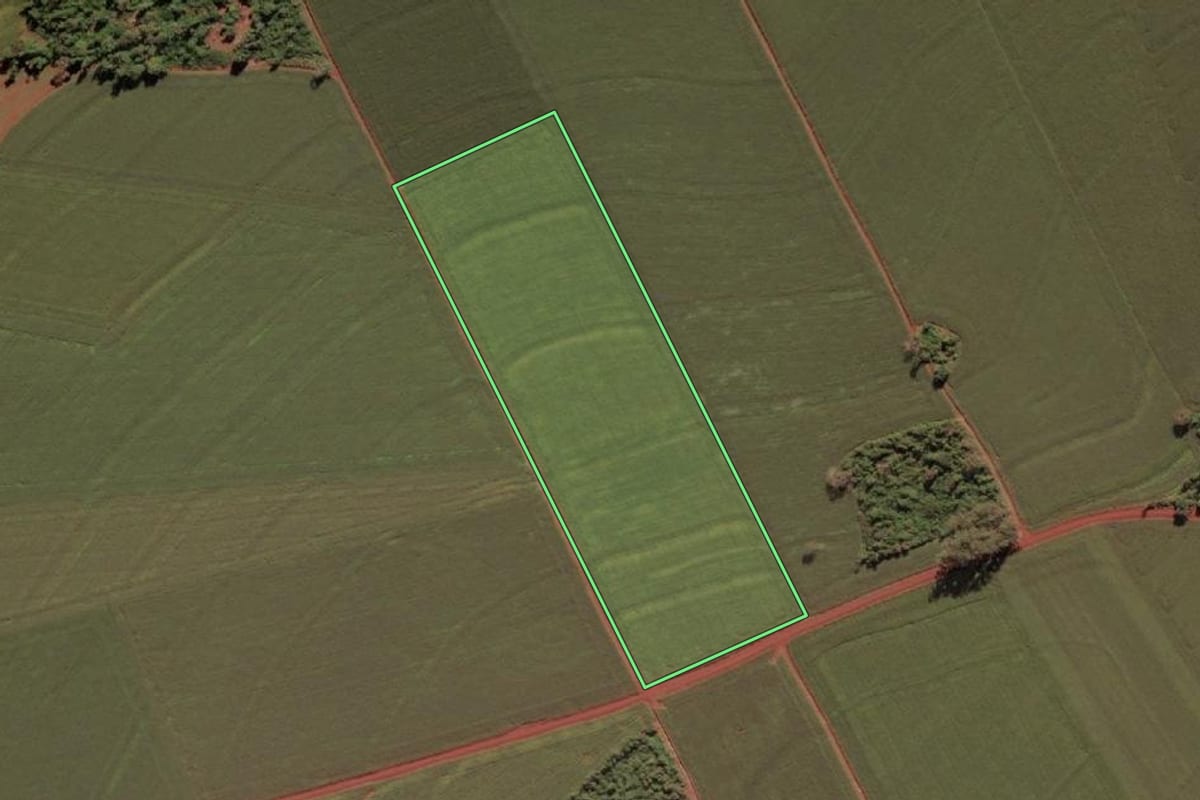Imagem de satélite do imóvel rural em Serranópolis do Iguaçu (PR), com o contorno declarado no CAR desenhado por cima.
