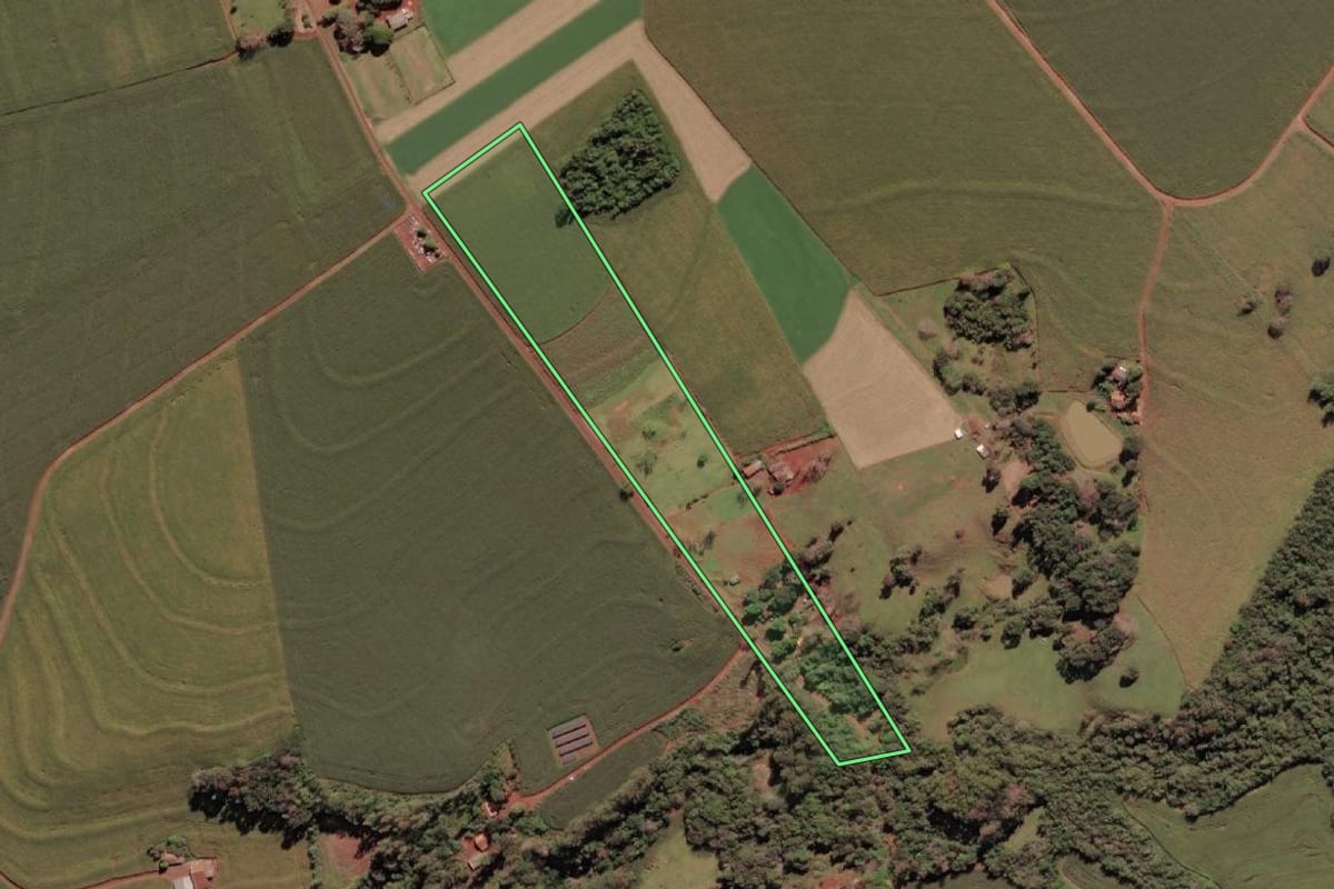 Imagem de satélite do imóvel rural em Serranópolis do Iguaçu (PR), com o contorno declarado no CAR desenhado por cima.