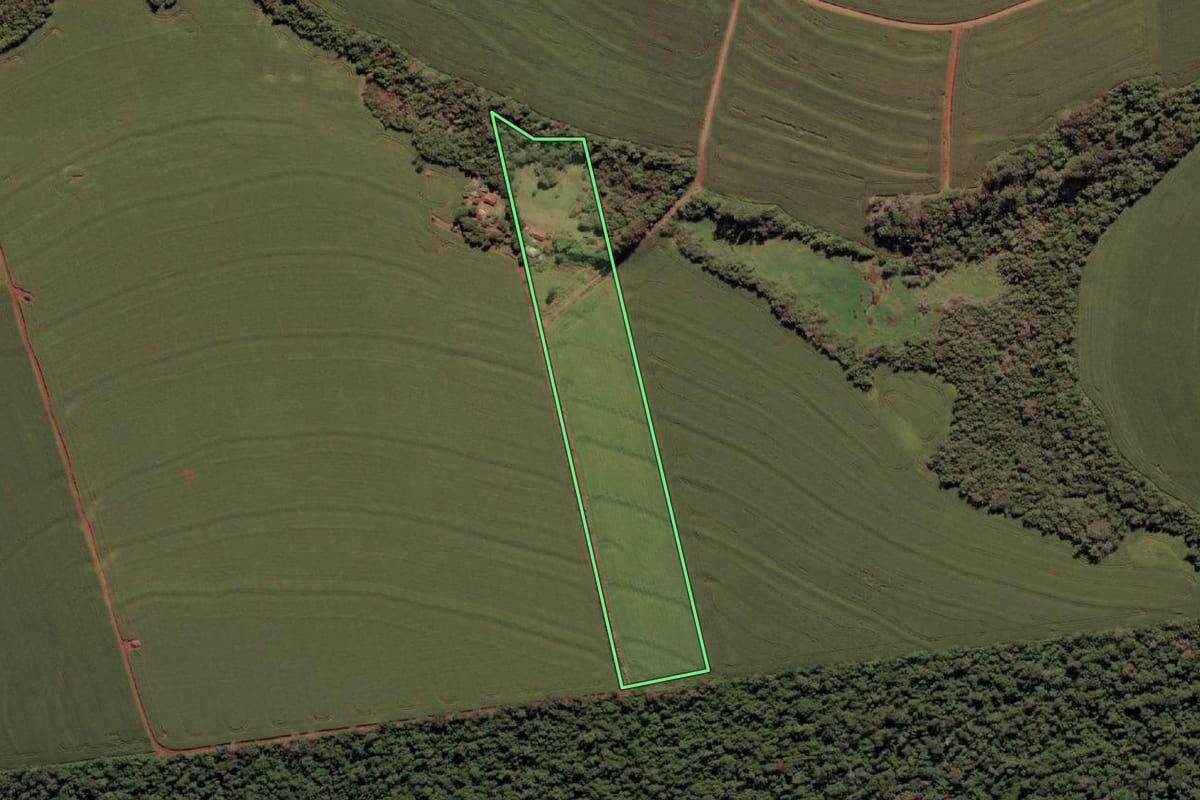 Imagem de satélite do imóvel rural em Serranópolis do Iguaçu (PR), com o contorno declarado no CAR desenhado por cima.