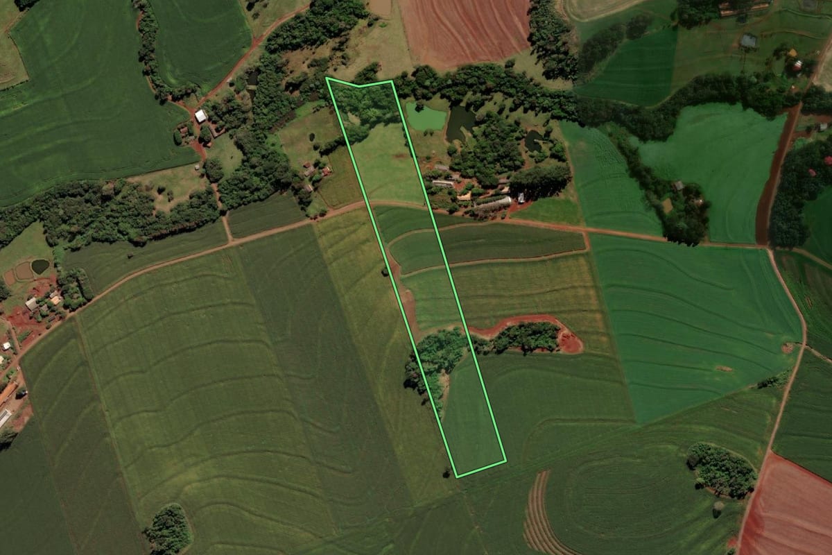 Imagem de satélite do imóvel rural em Serranópolis do Iguaçu (PR), com o contorno declarado no CAR desenhado por cima.