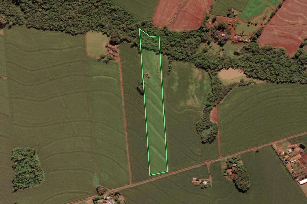 Imagem de satélite do imóvel rural em Serranópolis do Iguaçu (PR), com o contorno declarado no CAR desenhado por cima.