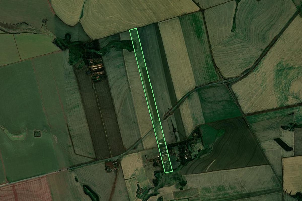 Imagem de satélite do imóvel rural em Sertaneja (PR), com o contorno declarado no CAR desenhado por cima.