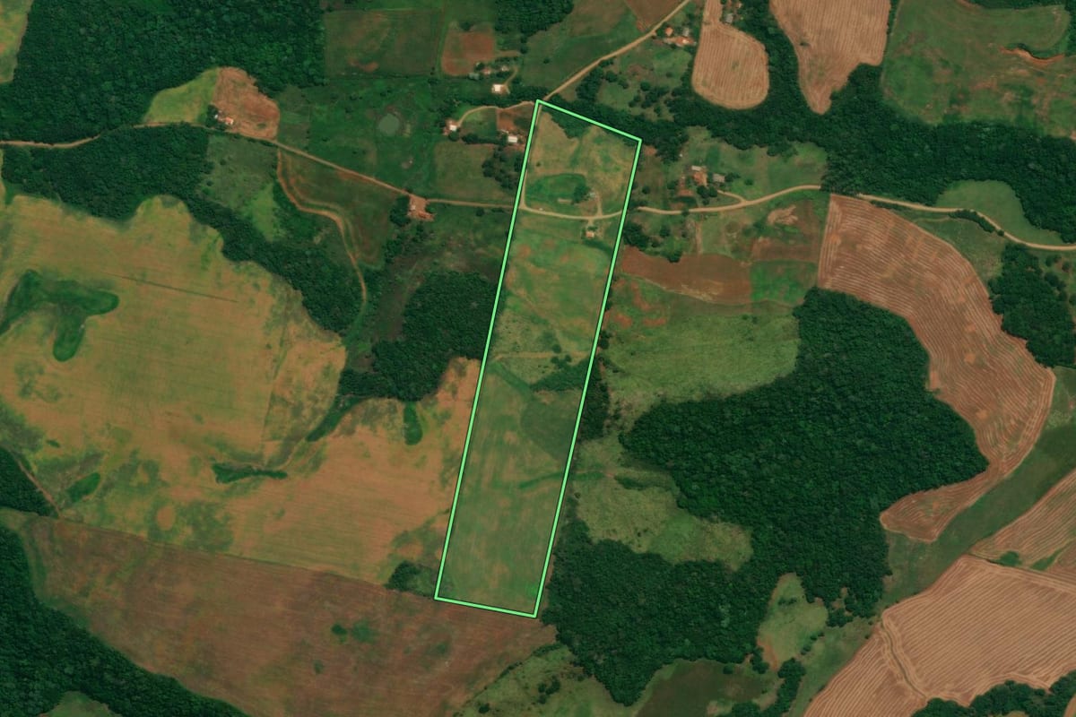 Imagem de satélite do imóvel rural em Sulina (PR), com o contorno declarado no CAR desenhado por cima.