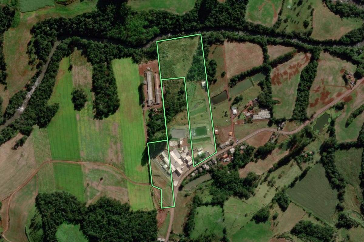 Imagem de satélite do imóvel rural em Sulina (PR), com o contorno declarado no CAR desenhado por cima.