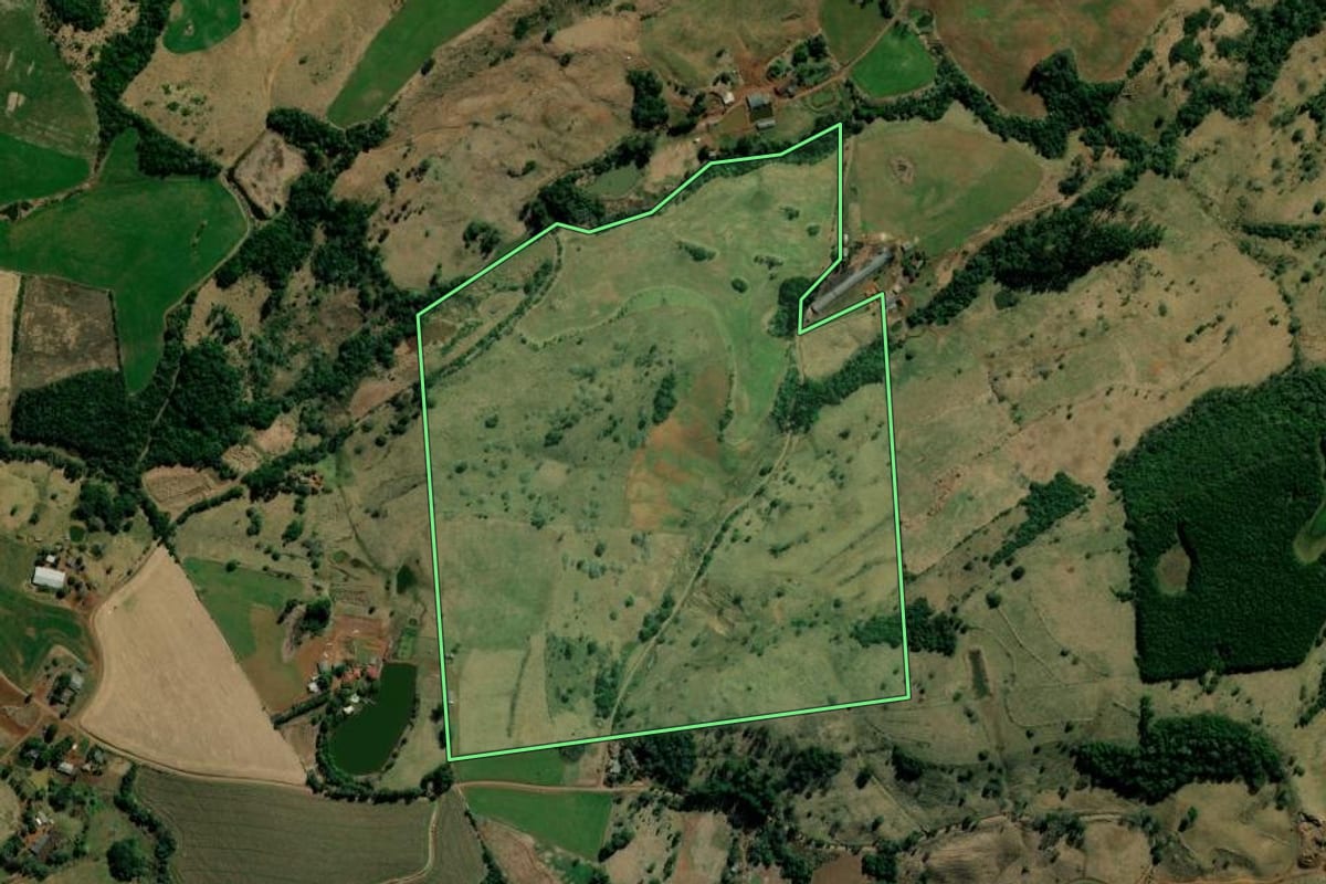 Imagem de satélite do imóvel rural em Sulina (PR), com o contorno declarado no CAR desenhado por cima.