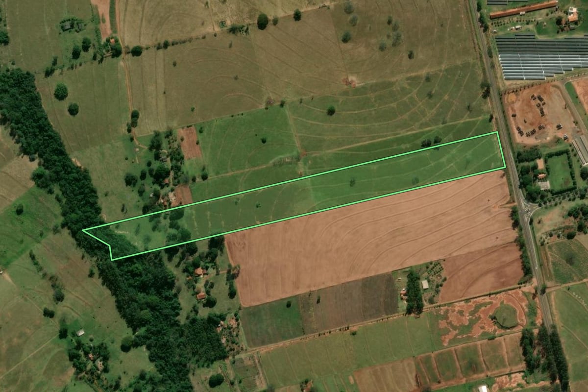 Imagem de satélite do imóvel rural em Tamboara (PR), com o contorno declarado no CAR desenhado por cima.