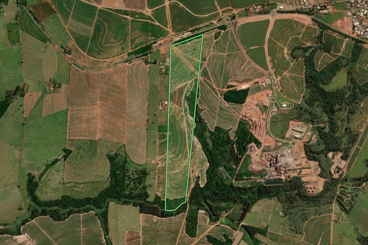 Imagem de satélite do imóvel rural em Tapejara (PR), com o contorno declarado no CAR desenhado por cima.