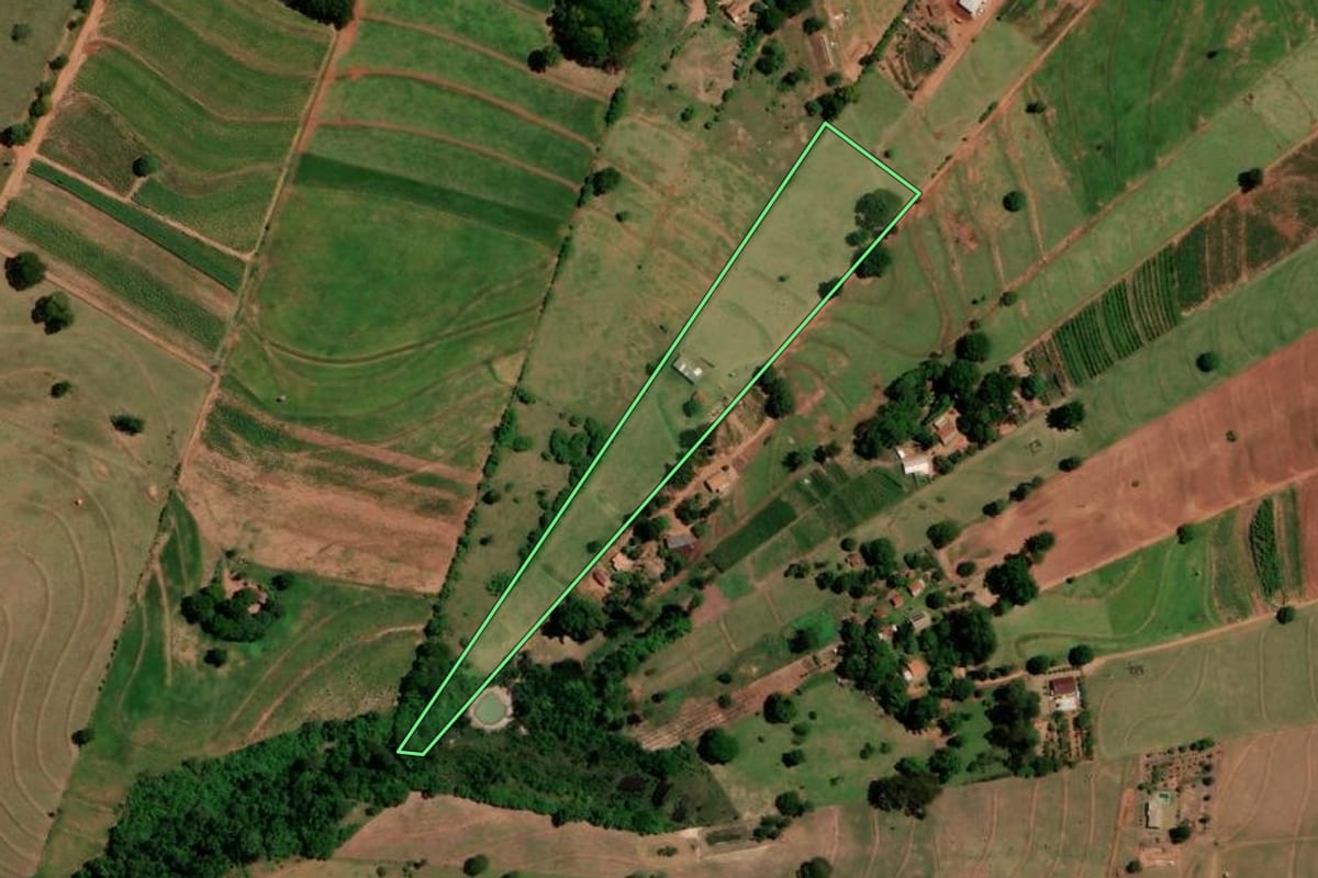 Imagem de satélite do imóvel rural em Tapejara (PR), com o contorno declarado no CAR desenhado por cima.