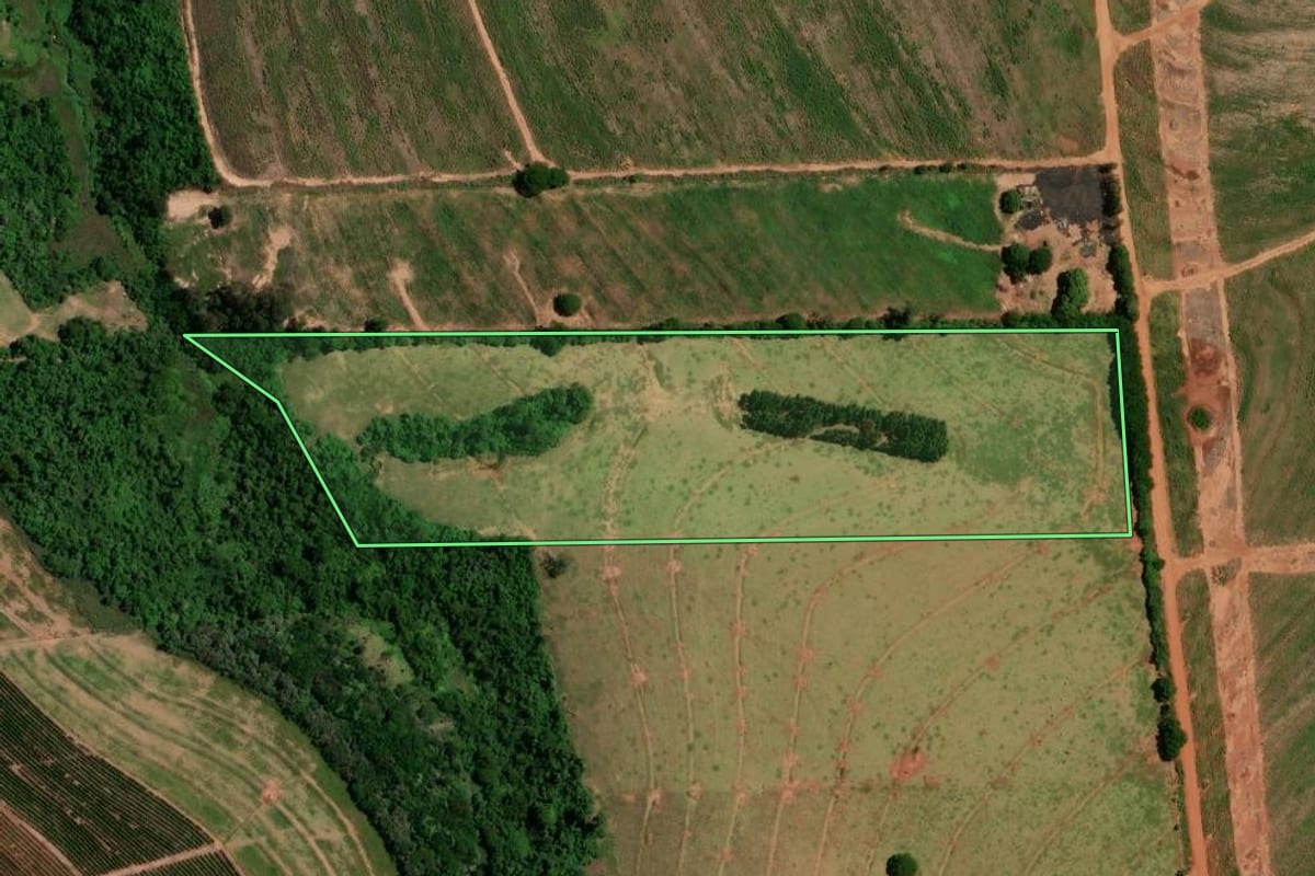 Imagem de satélite do imóvel rural em Tapejara (PR), com o contorno declarado no CAR desenhado por cima.