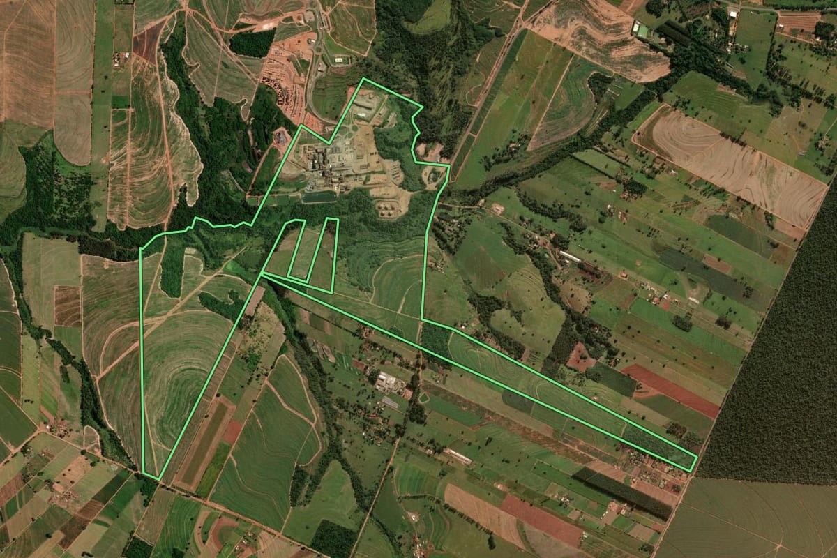 Imagem de satélite do imóvel rural em Tapejara (PR), com o contorno declarado no CAR desenhado por cima.