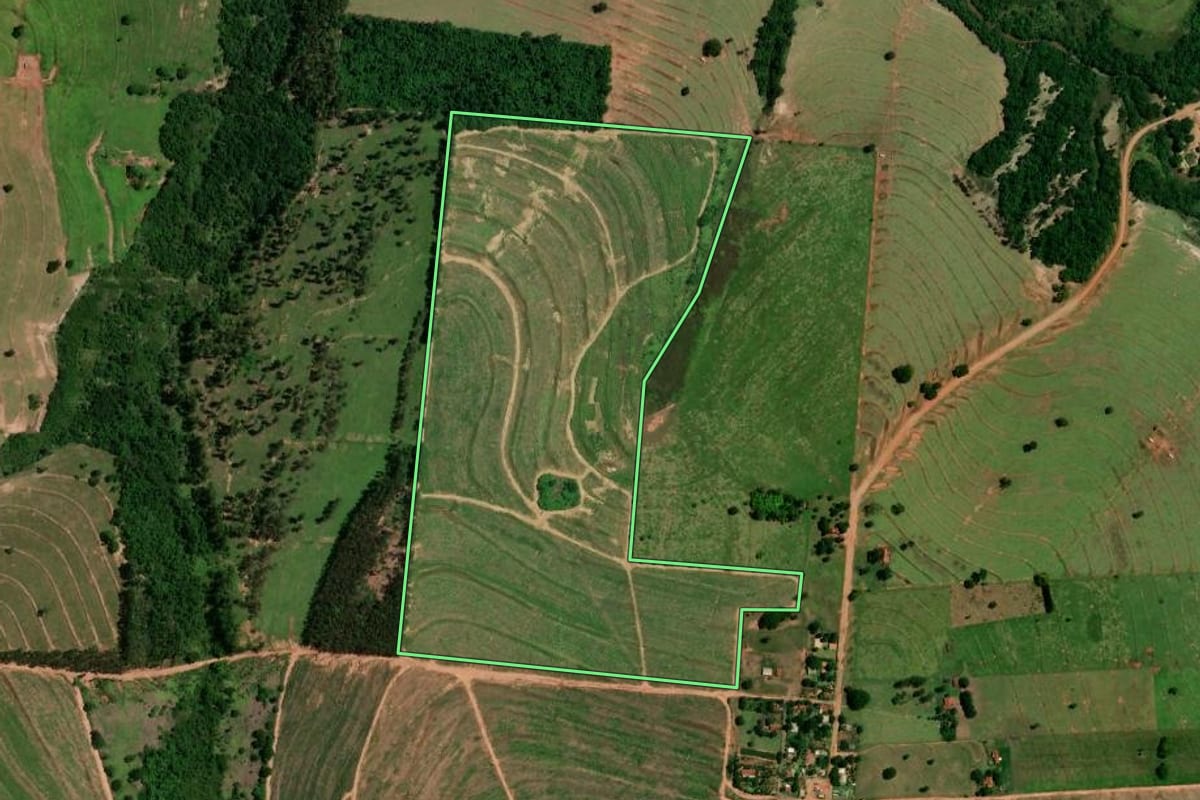 Imagem de satélite do imóvel rural em Tapejara (PR), com o contorno declarado no CAR desenhado por cima.