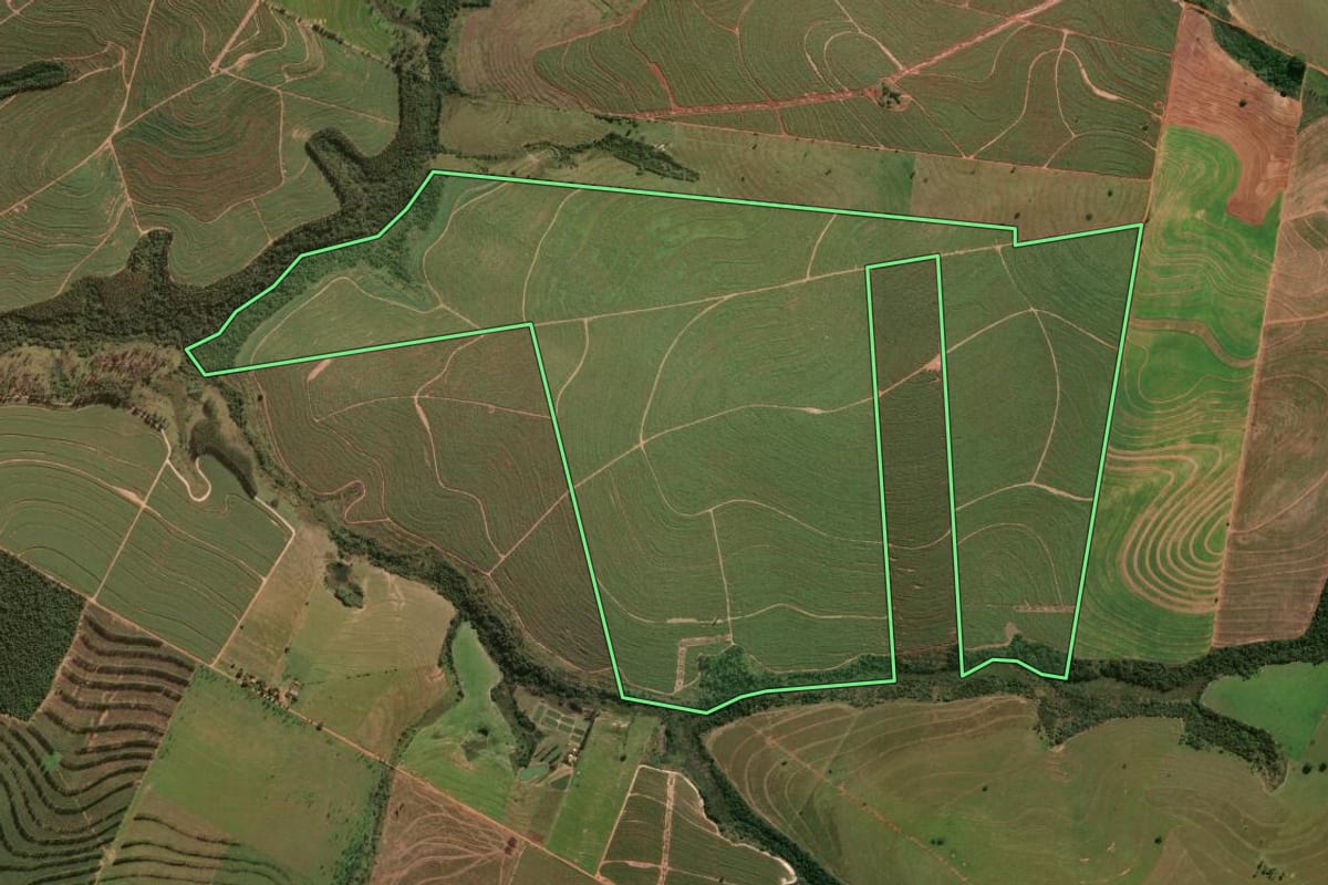 Imagem de satélite do imóvel rural em Tapejara (PR), com o contorno declarado no CAR desenhado por cima.