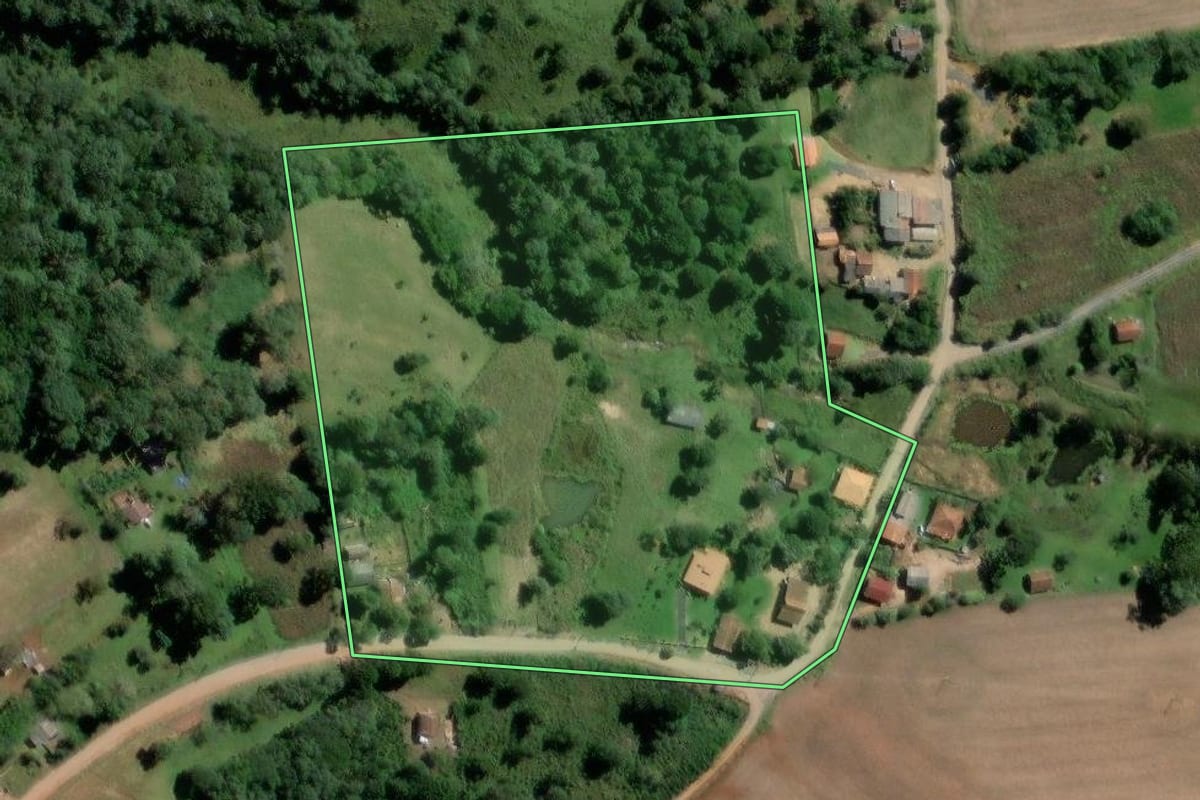 Imagem de satélite do imóvel rural em Teixeira Soares (PR), com o contorno declarado no CAR desenhado por cima.