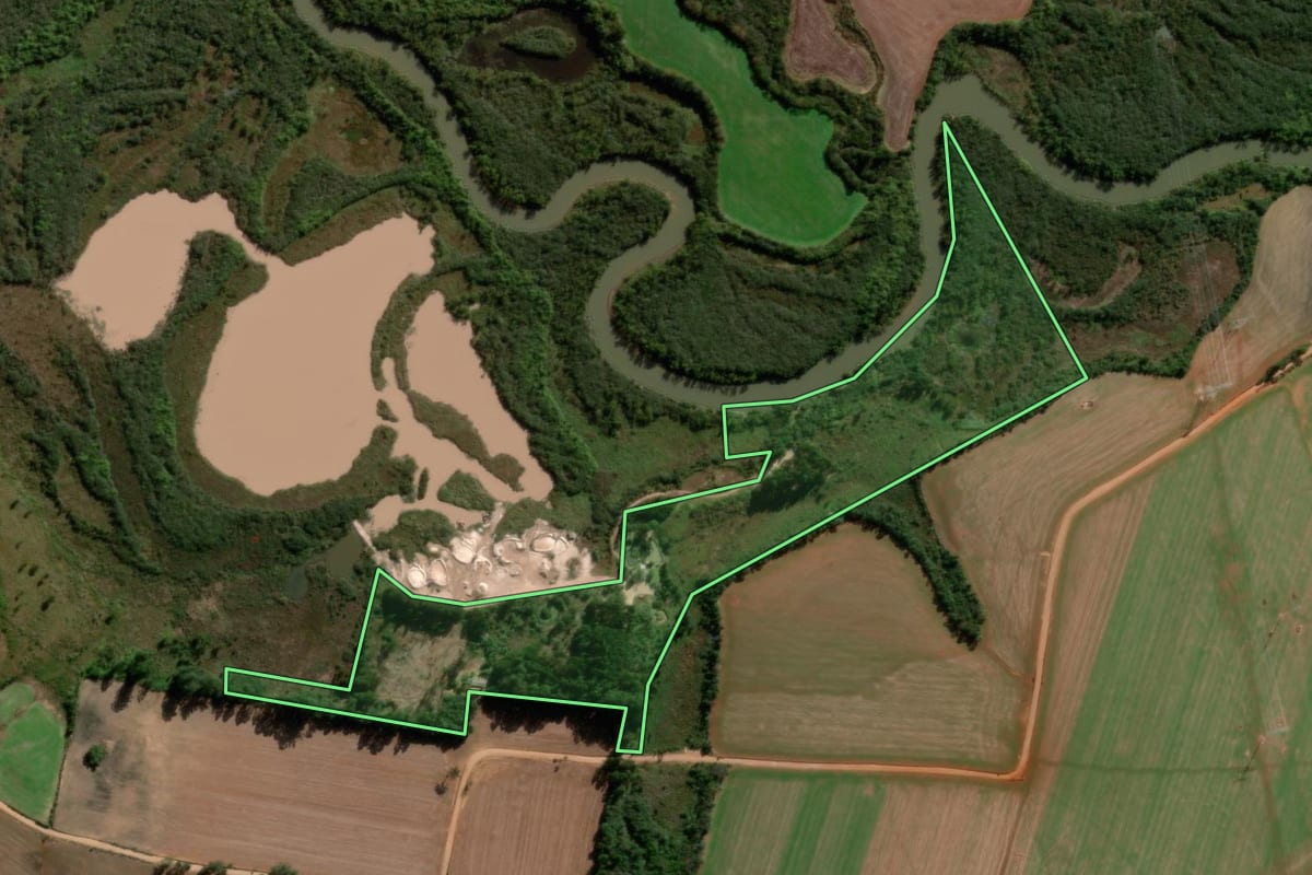 Imagem de satélite do imóvel rural em Teixeira Soares (PR), com o contorno declarado no CAR desenhado por cima.