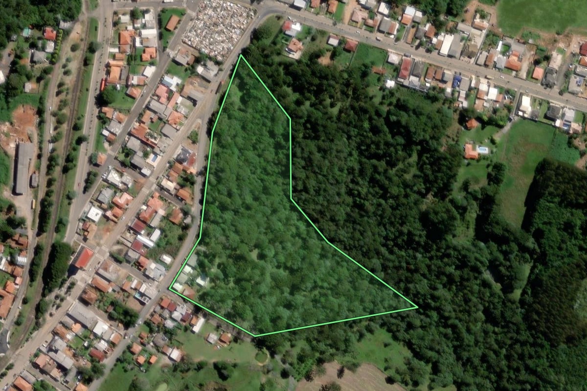 Imagem de satélite do imóvel rural em Teixeira Soares (PR), com o contorno declarado no CAR desenhado por cima.