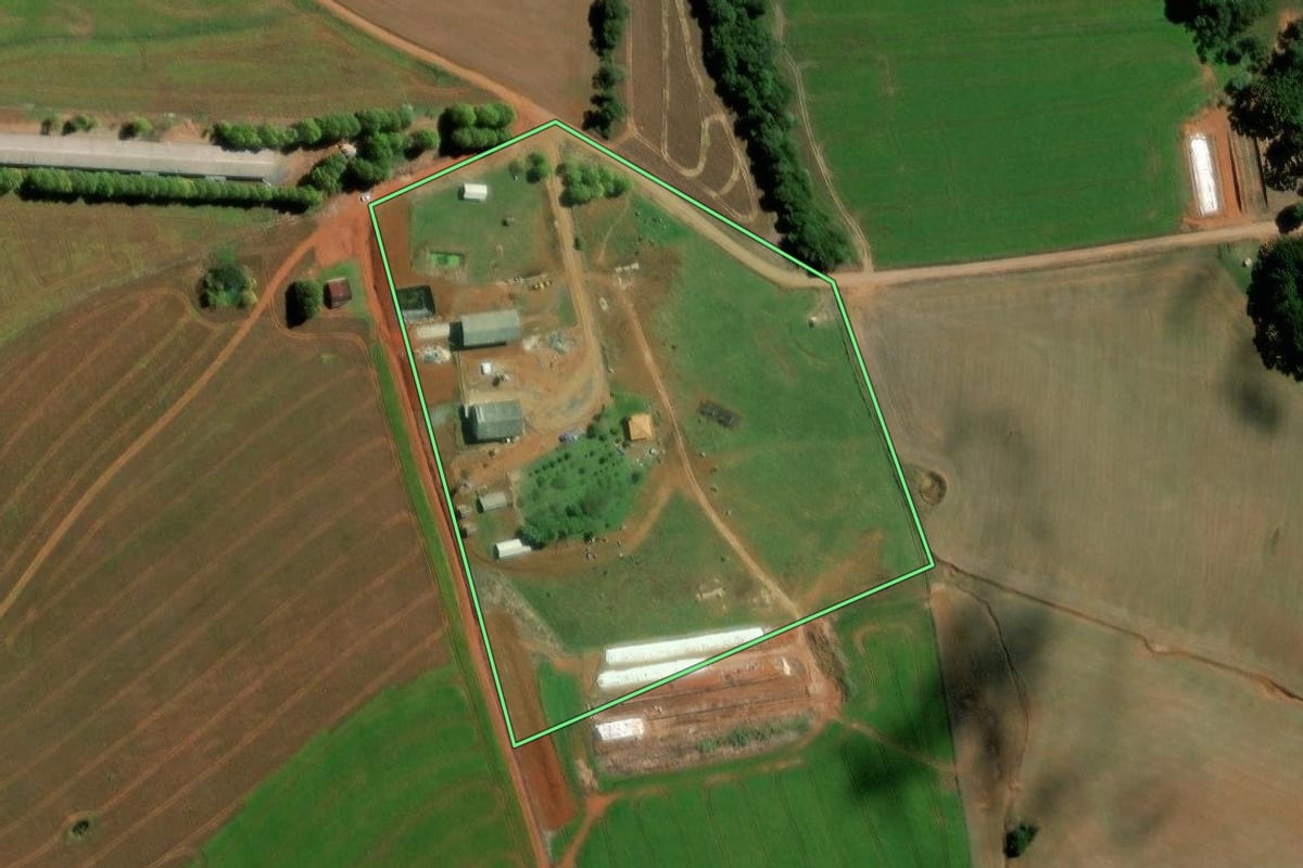 Imagem de satélite do imóvel rural em Teixeira Soares (PR), com o contorno declarado no CAR desenhado por cima.