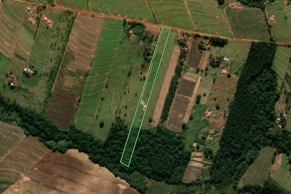 Imagem de satélite do imóvel rural em Terra Boa (PR), com o contorno declarado no CAR desenhado por cima.