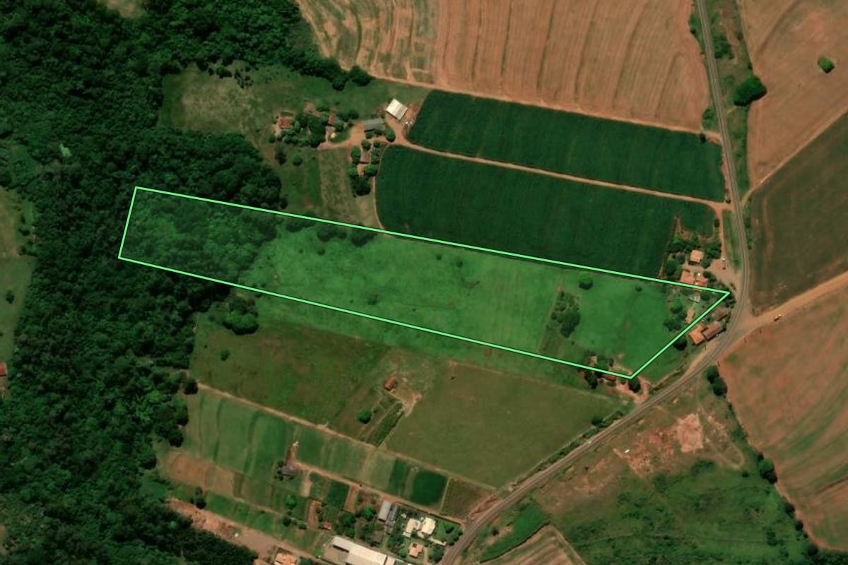 Imagem de satélite do imóvel rural em Terra Boa (PR), com o contorno declarado no CAR desenhado por cima.