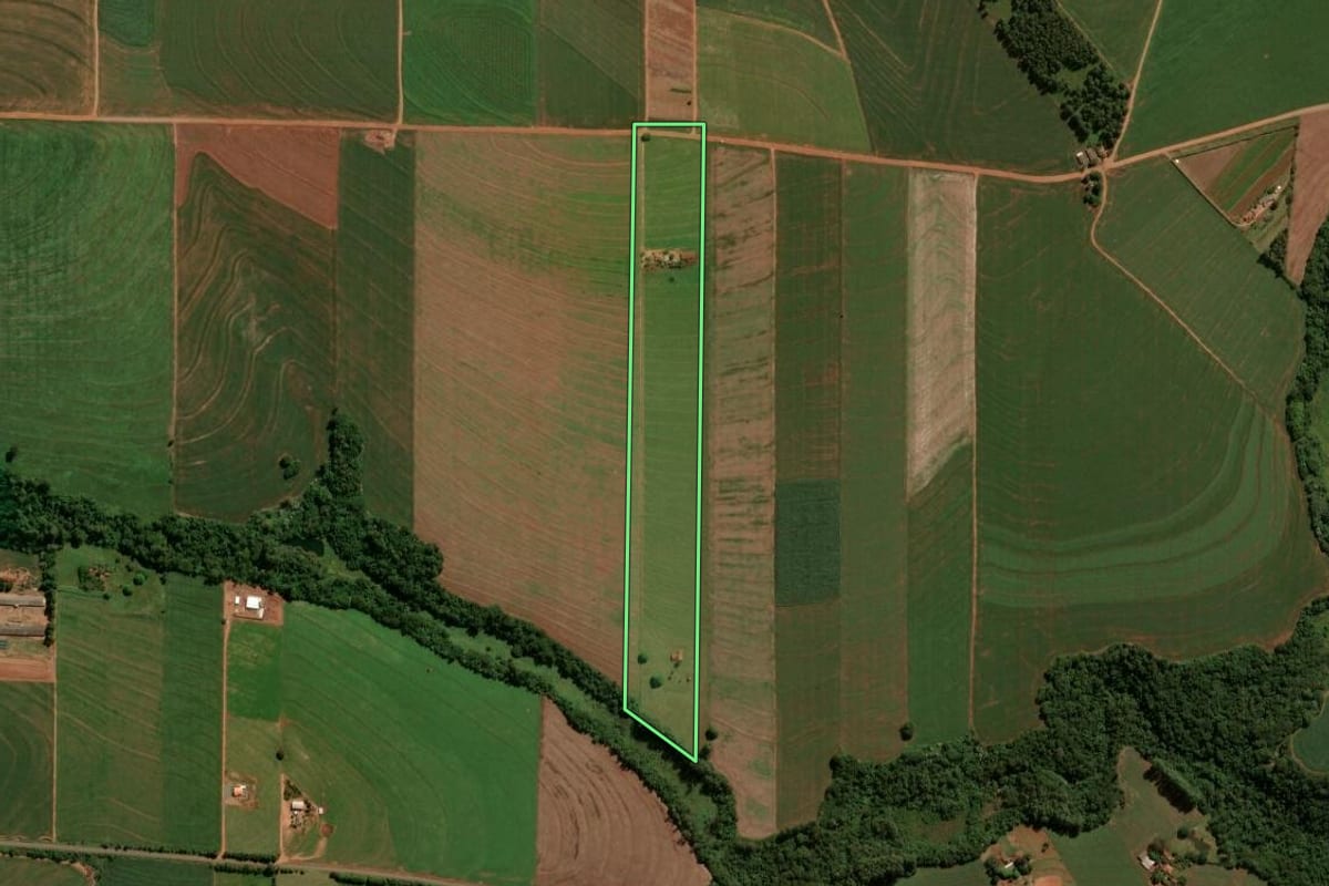 Imagem de satélite do imóvel rural em Terra Boa (PR), com o contorno declarado no CAR desenhado por cima.