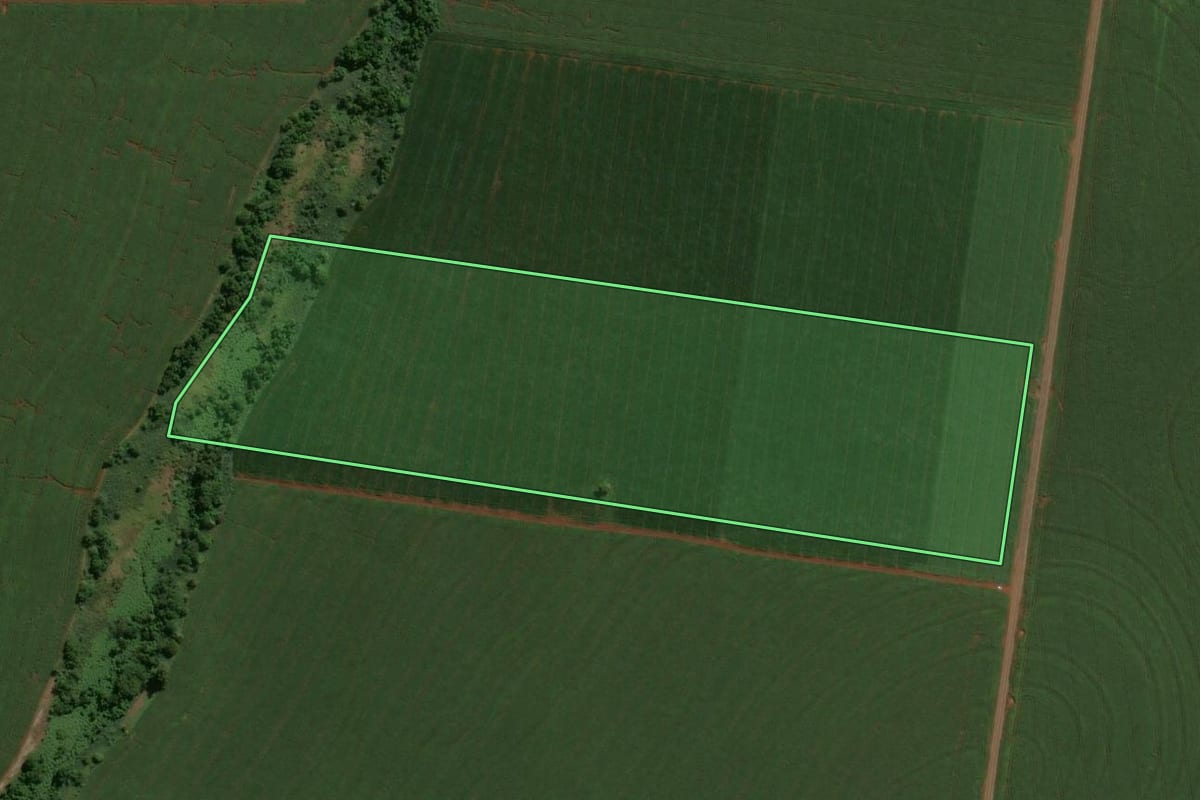 Imagem de satélite do imóvel rural em Terra Boa (PR), com o contorno declarado no CAR desenhado por cima.