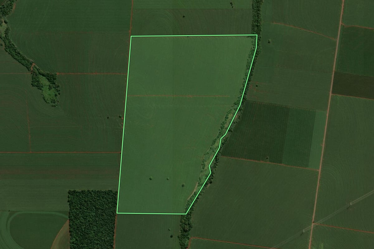 Imagem de satélite do imóvel rural em Terra Boa (PR), com o contorno declarado no CAR desenhado por cima.