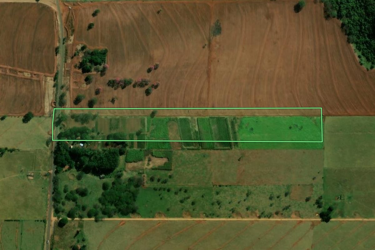 Imagem de satélite do imóvel rural em Terra Rica (PR), com o contorno declarado no CAR desenhado por cima.
