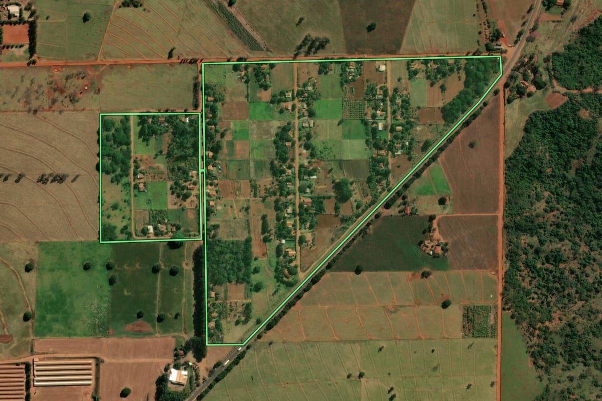 Imagem de satélite do imóvel rural em Terra Rica (PR), com o contorno declarado no CAR desenhado por cima.