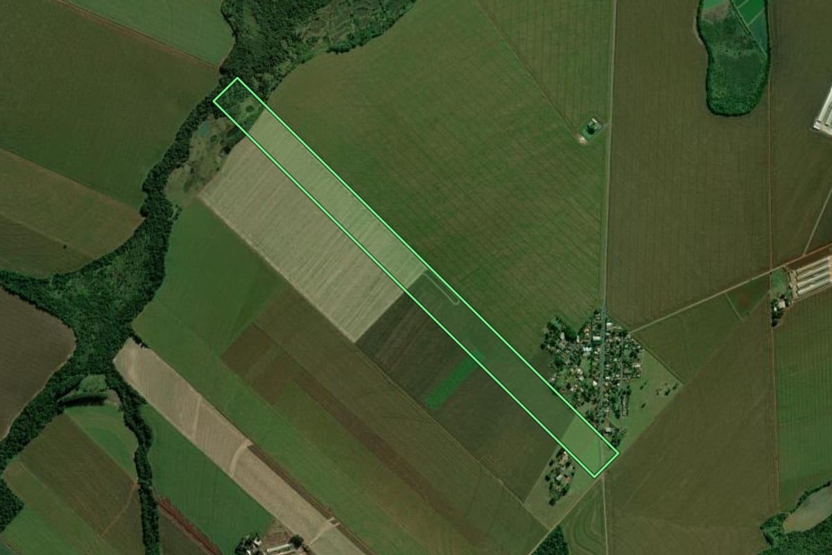 Imagem de satélite do imóvel rural em Terra Roxa (PR), com o contorno declarado no CAR desenhado por cima.