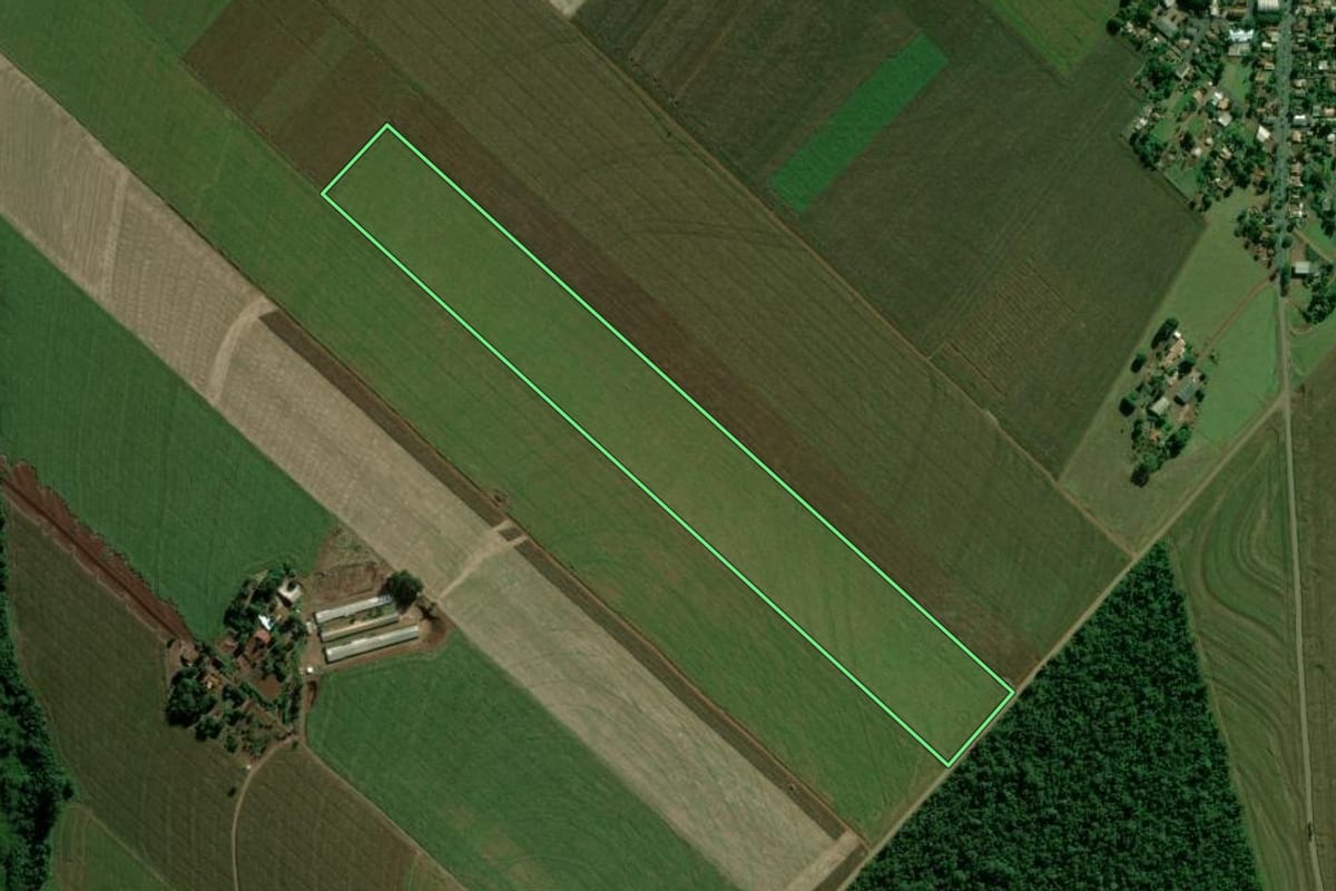 Imagem de satélite do imóvel rural em Terra Roxa (PR), com o contorno declarado no CAR desenhado por cima.