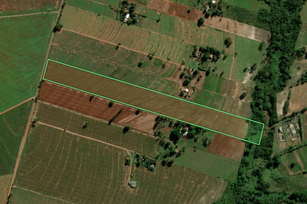Imagem de satélite do imóvel rural em Terra Roxa (PR), com o contorno declarado no CAR desenhado por cima.