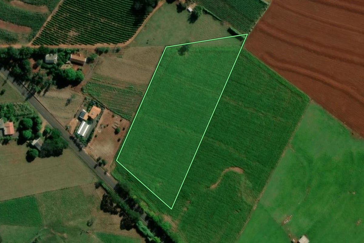 Imagem de satélite do imóvel rural em Terra Roxa (PR), com o contorno declarado no CAR desenhado por cima.