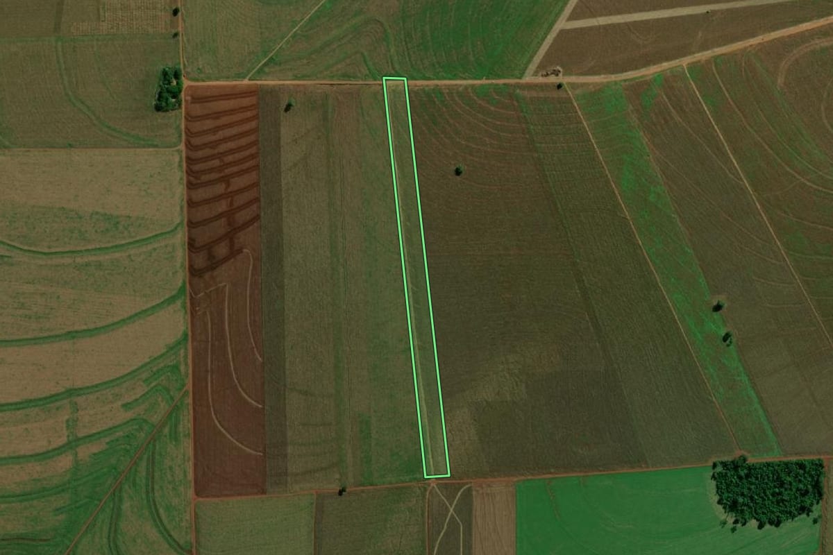 Imagem de satélite do imóvel rural em Terra Roxa (PR), com o contorno declarado no CAR desenhado por cima.